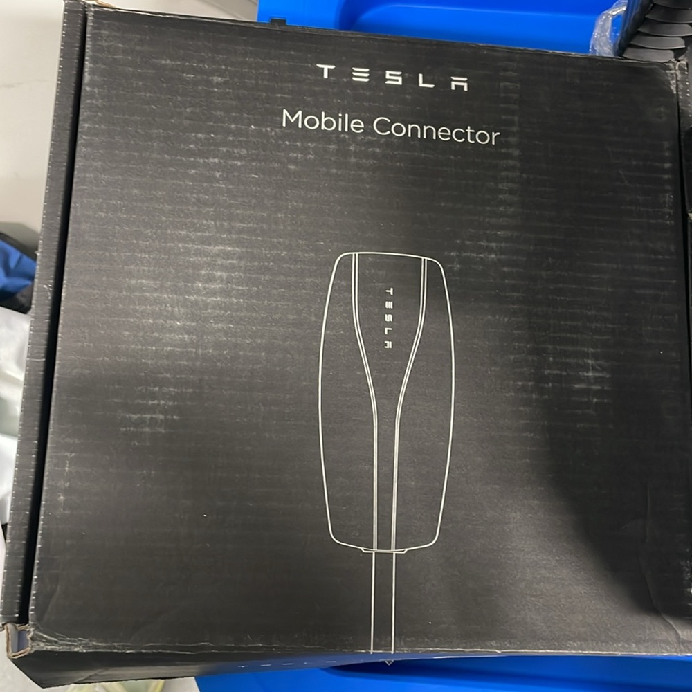 NIB Tesla Mobile Connector
